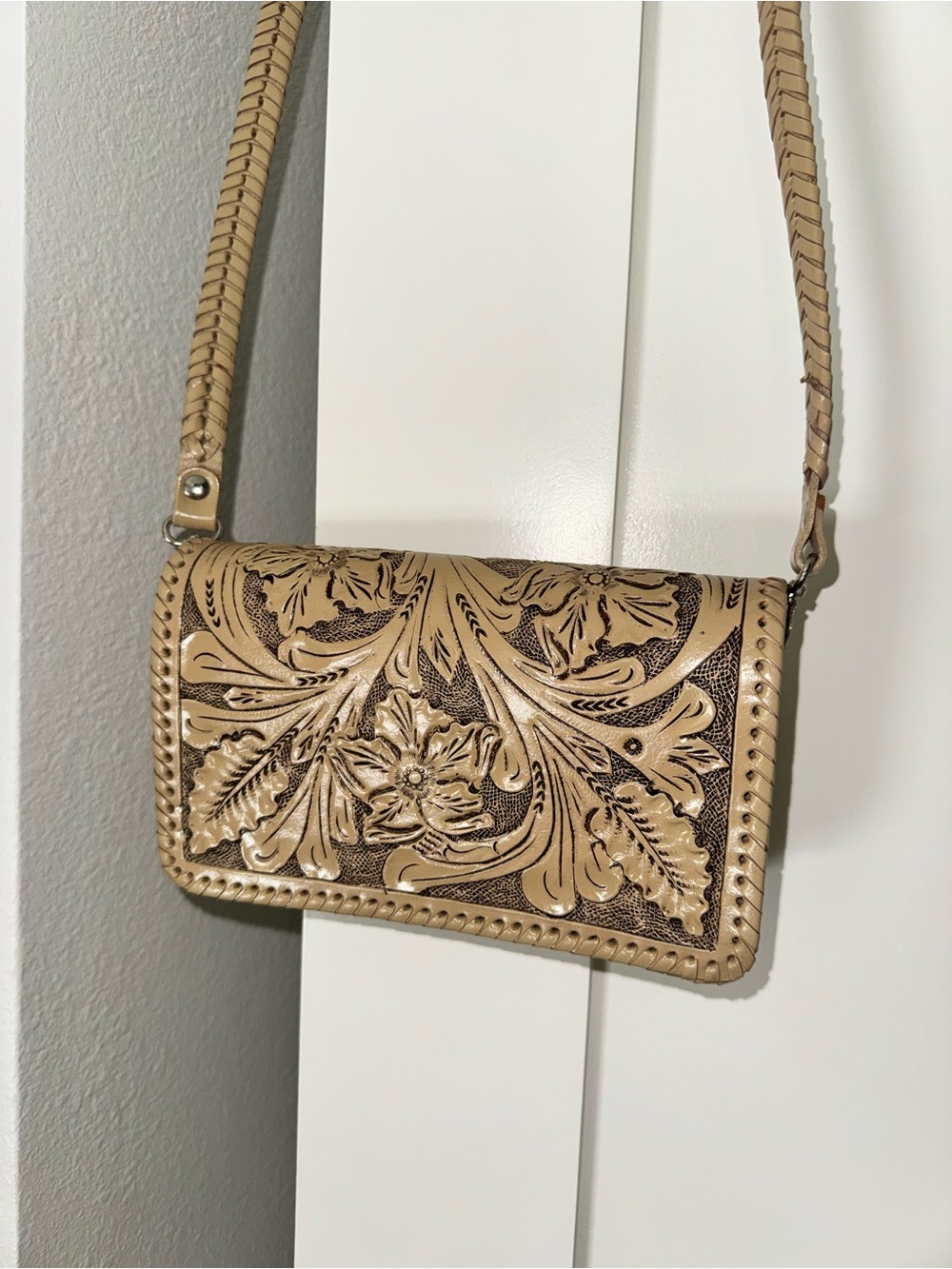 Orígenes by David Luna Handcrafted Floral Tooled Leather Crossbody Bag - Tan